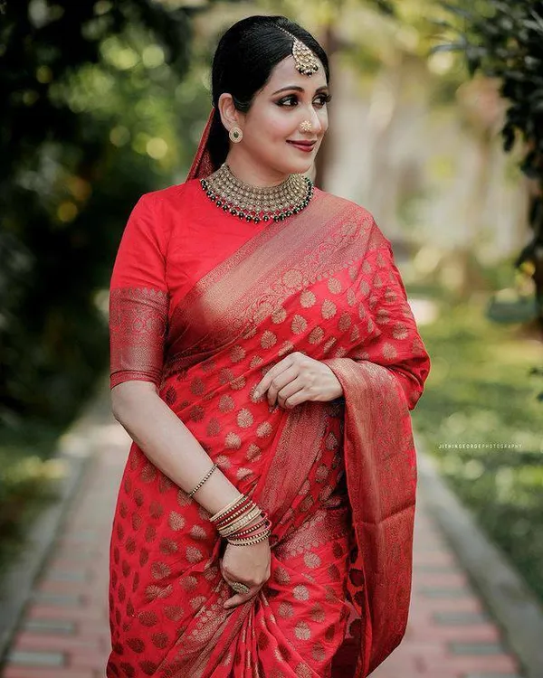 Red_Embellished_Bollywood_Jacquard_Saree_(Red)